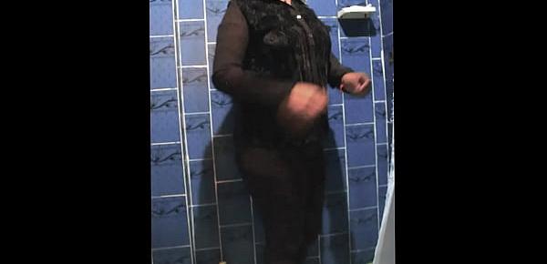  tia bailando en el baño